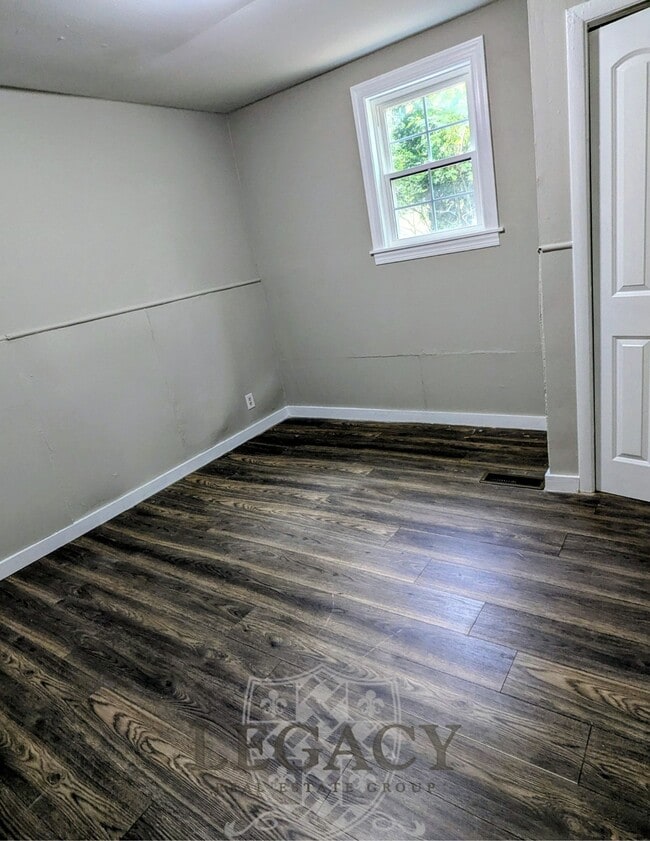 Building Photo - 1705 Evelyn Ave