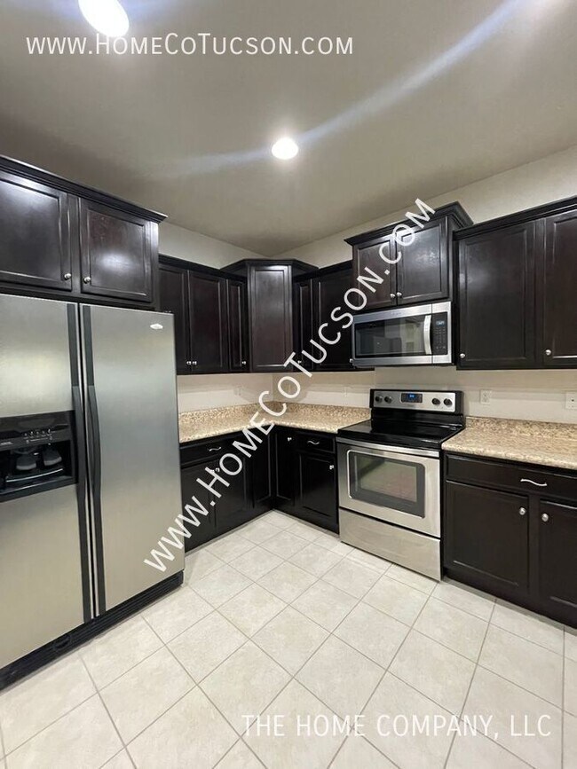 Building Photo - 21277 E Freedom Dr: Three Bedroom Home Ava...