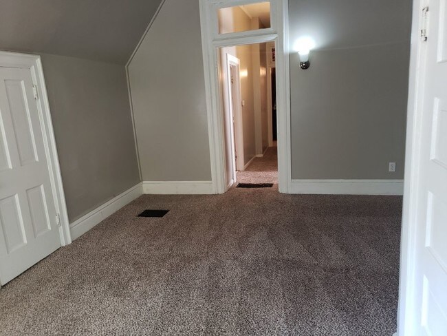 Building Photo - 4150 Oak St Unit 3
