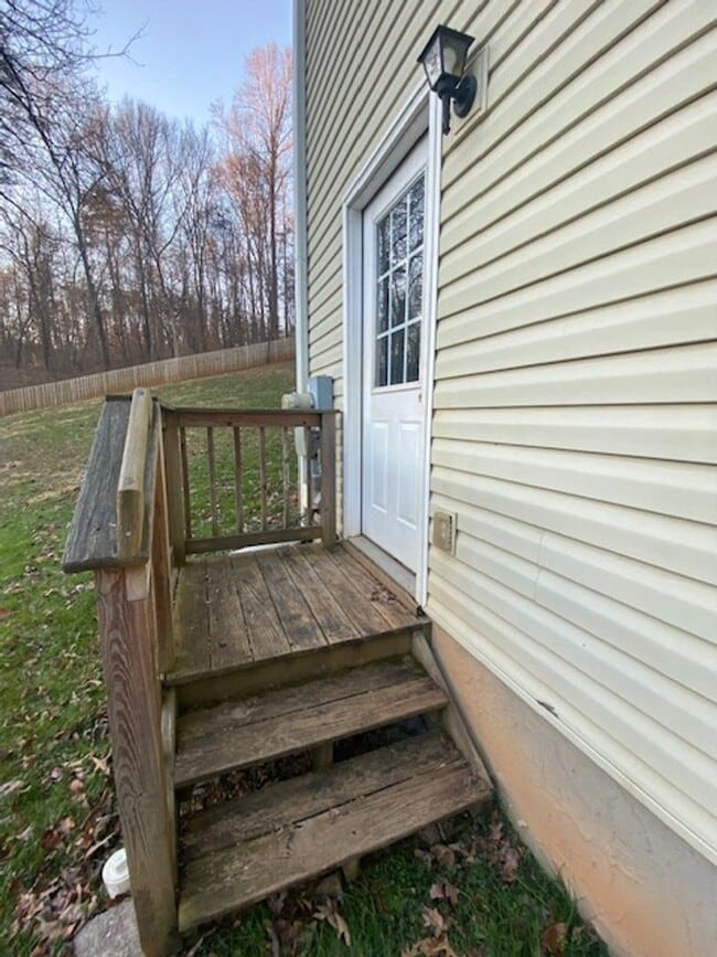 Building Photo - 1 bedroom basement rental