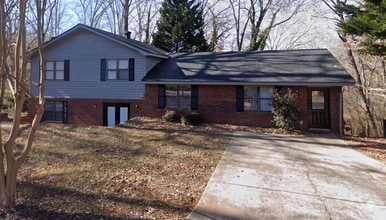 Building Photo - 1120 Sweetwater Cir