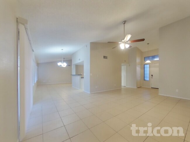 Foto del edificio - 7631 W Cheryl Dr