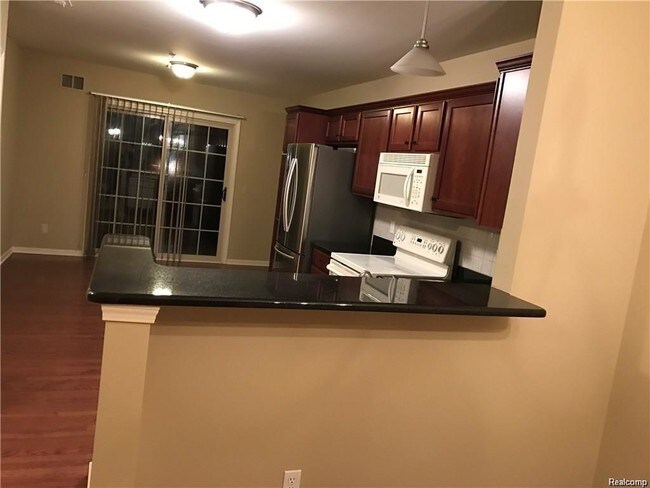 Foto del edificio - 652 Village Ln