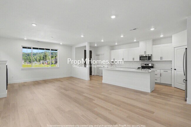 Foto del edificio - 14560 NW Lazarus Ln