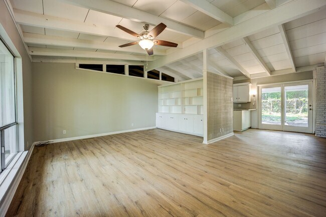 Foto del edificio - Freshly Updated 3 Bedroom Home