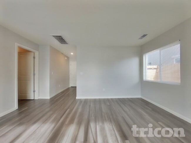 Foto del edificio - 904 Convair Ct