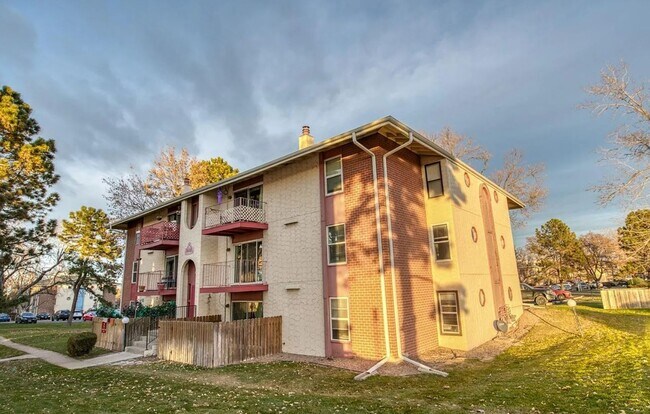 Foto del edificio - 2B/1B Upper Level Condo in Cottonwood Vill...
