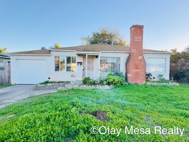 Foto del edificio - Charming 2-Bedroom Home with Expansive Outdoor Space