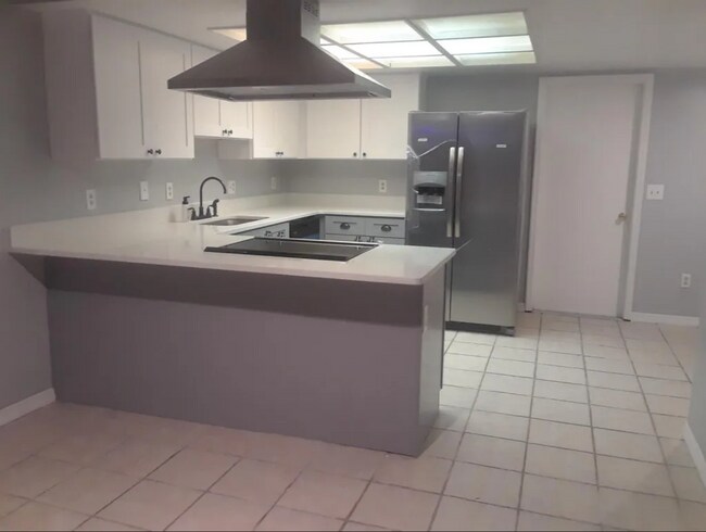 Foto del edificio - 941 Robinhood Ct