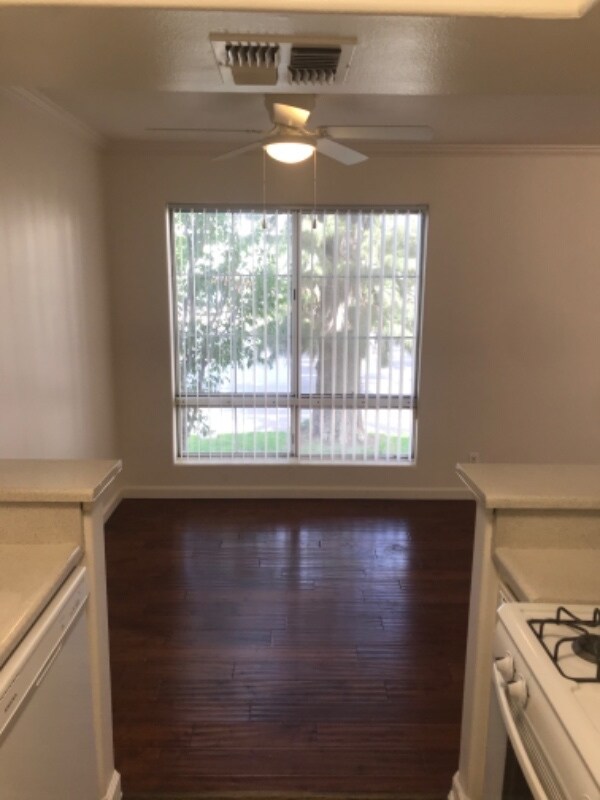 Building Photo - 13012 Riverside Dr