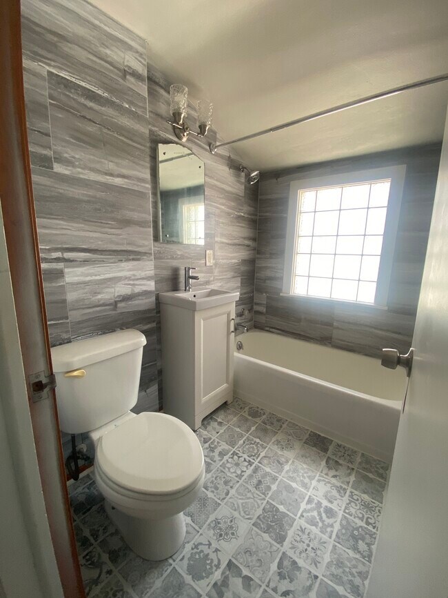 Foto del edificio - 3618 E Edgerton Ave