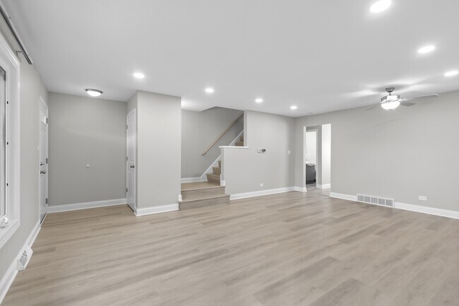 Building Photo - 310 S Maple St