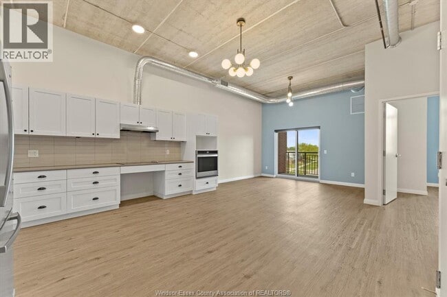 Building Photo - 3160 Meadowbrook Ln