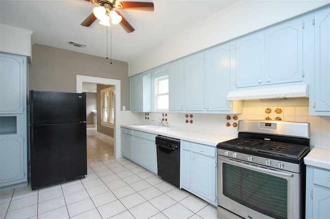 Building Photo - 1127 Walling St