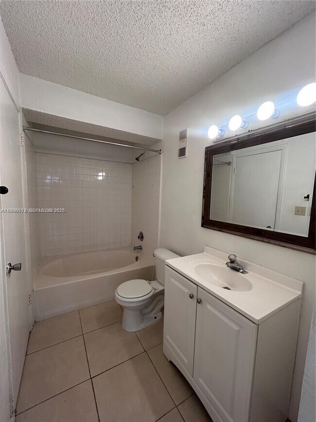 Foto del edificio - 10581 SW 155th Ct