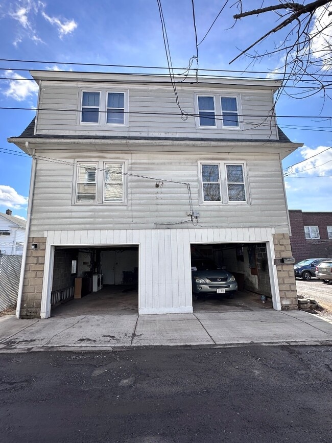 Building Photo - 120 E Green St