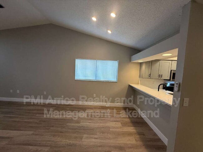Foto del edificio - 3588 Raintree Ln