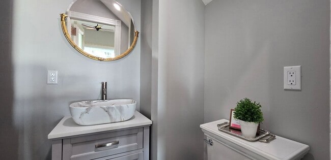 Building Photo - Beautiful waterfront Chateau. Short Term Retreat