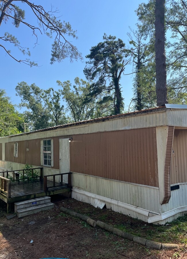 Building Photo - 5542 Whites Ferry Rd
