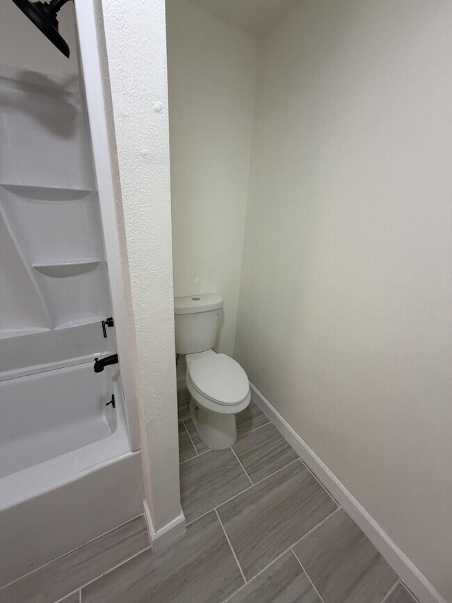 Building Photo - Modern Finishes, Bright Spaces, Ready for You