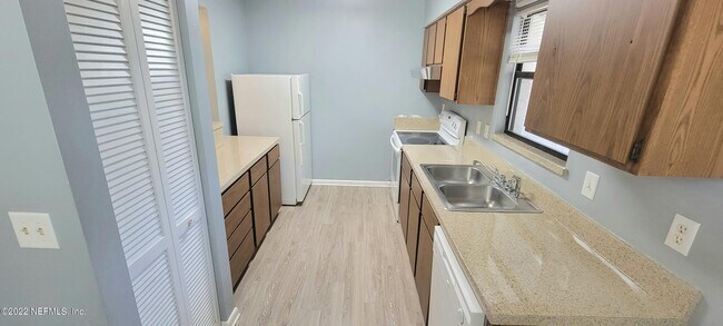 Building Photo - 1357 Kingsley Ave