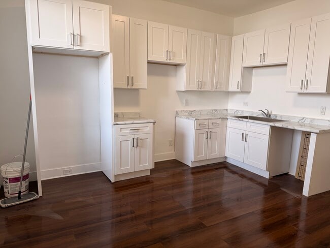 Building Photo - 3518 W Diversey Ave