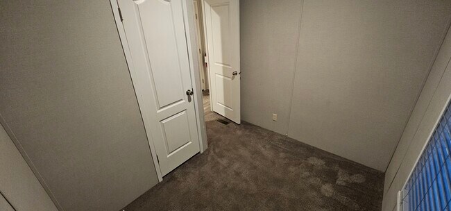 Foto del edificio - 207 Redwood Ct