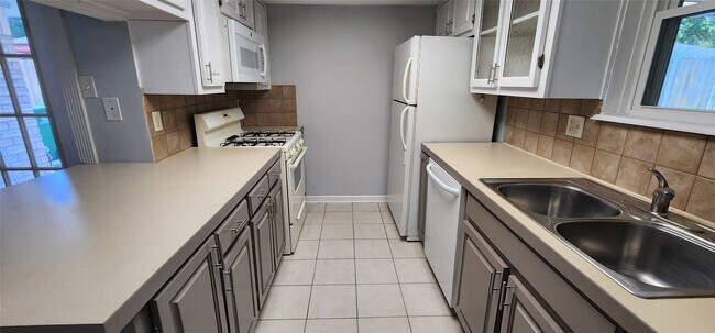 Foto del edificio - 2527 Meandering Trail