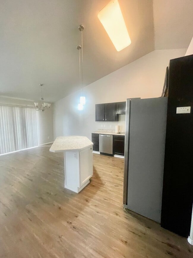 Building Photo - Condo Close to base! 3 bed/2bath/2car garage, Available now!