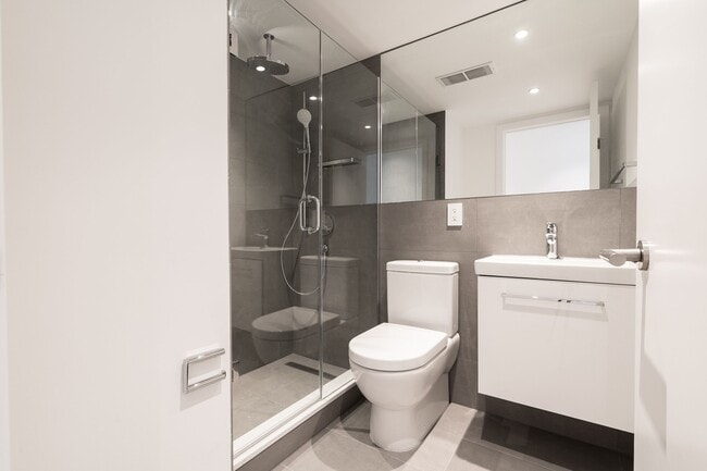 Building Photo - 800 Richmond St W