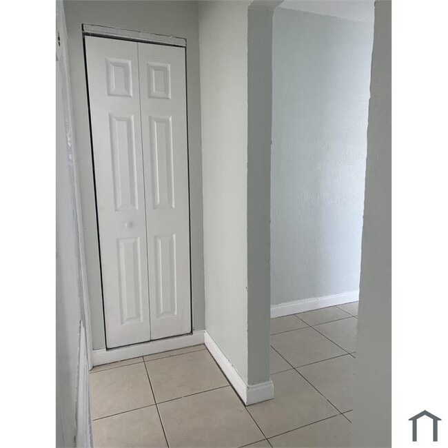 Foto del edificio - 2412 SW 11th St