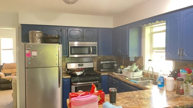 Foto del edificio - Large Single Family House in Oakdale!! DON'T MISS!!