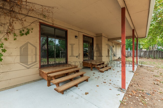 Building Photo - 1524 N Covington St