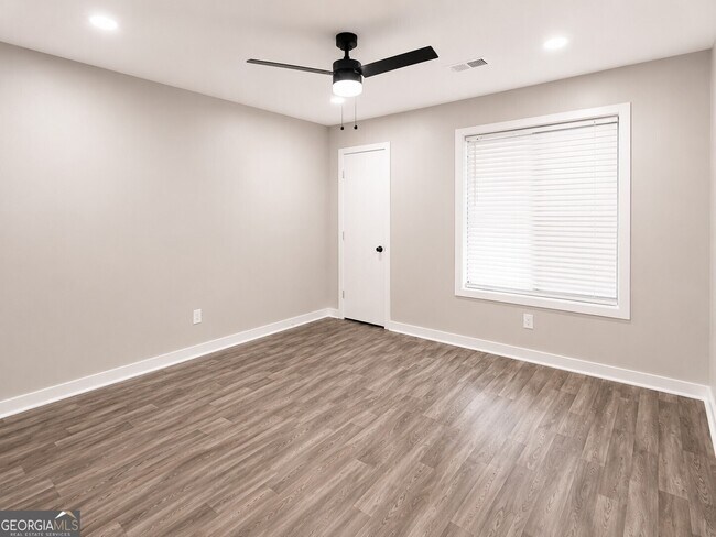 Foto del edificio - 100 Summerwood Dr