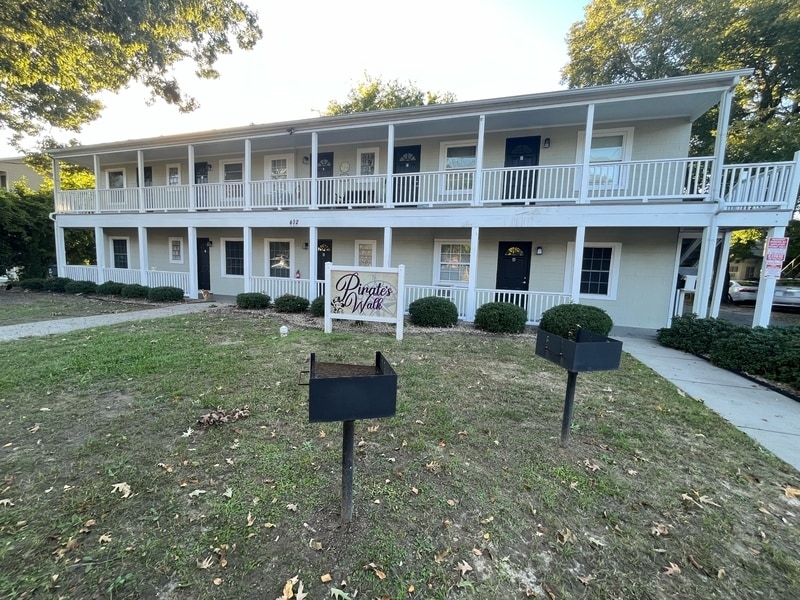 Photo - 402 South Holly Street - E