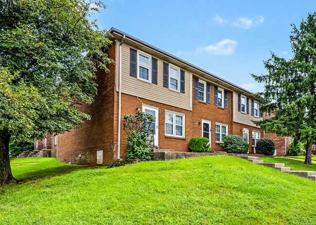 Building Photo - 741 Ridgeview Dr