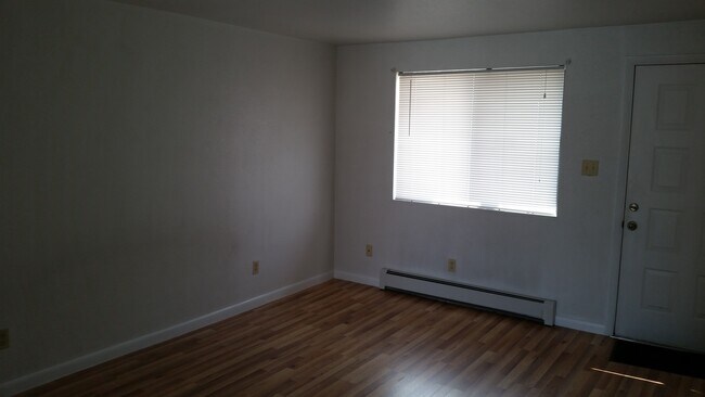 Foto del edificio - 111 Division Blvd