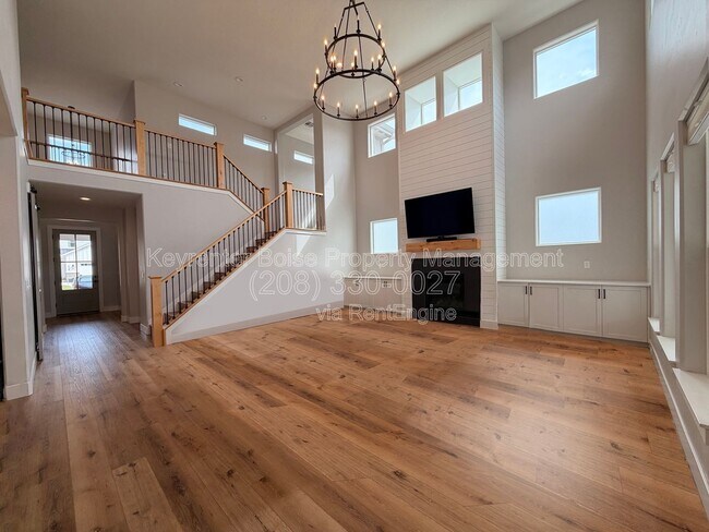 Building Photo - 8423 W Brooks Dr