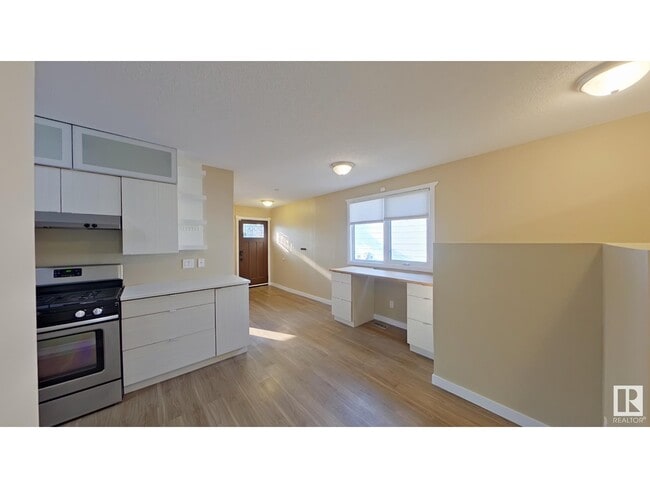 Building Photo - 153 Kiniski Crescent NW