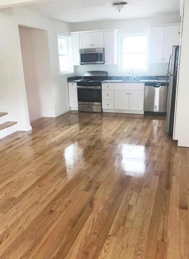 Foto del edificio - 978 Hyde Park Ave