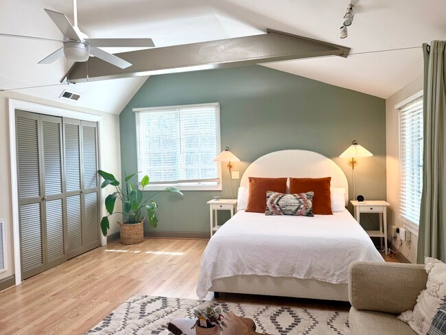 Foto del edificio - 6204 Old Military Rd