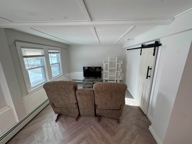 Foto del edificio - 157 Hills Beach Rd