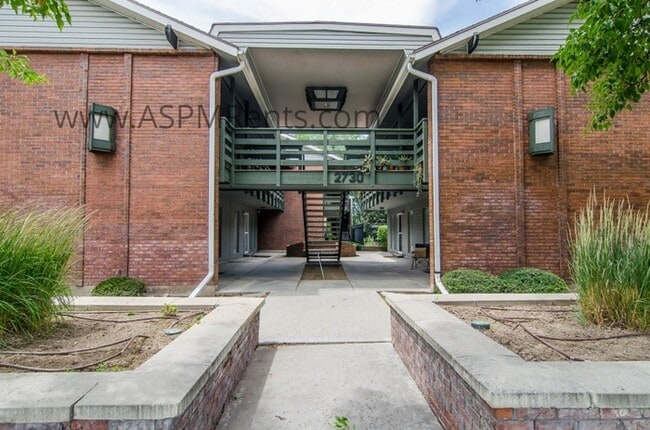 Building Photo - SUGAR HOUSE RARE 2 BED 1 BATH