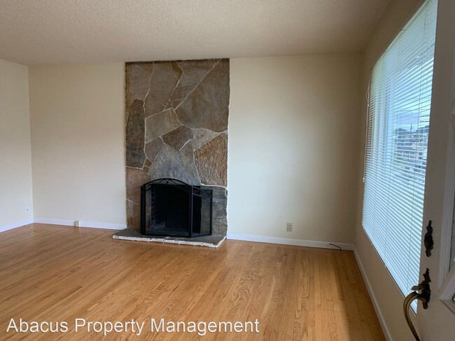 Building Photo - 3 br, 1 bath House - 1043 Miller Avenue