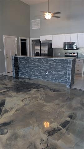 Building Photo - 914 E Louisiana Ave