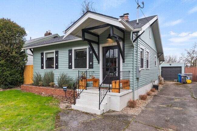 Front Exterior - 3571 NE Killingsworth St