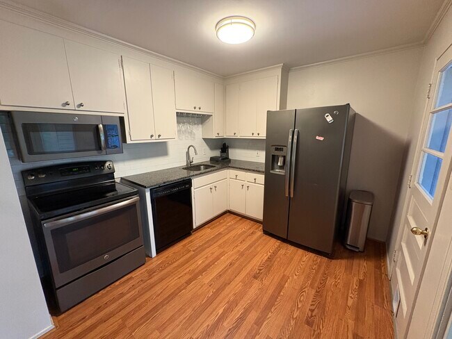 Foto del edificio - 811 Manhasset Rd