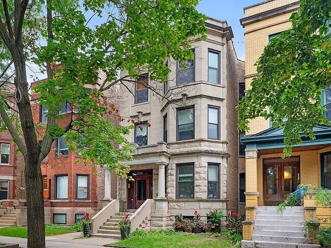 Building Photo - 1310 W Cornelia Ave