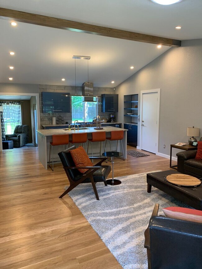 Building Photo - Wonderful 4BD/3BA Home in Louisville! Available April 1st!