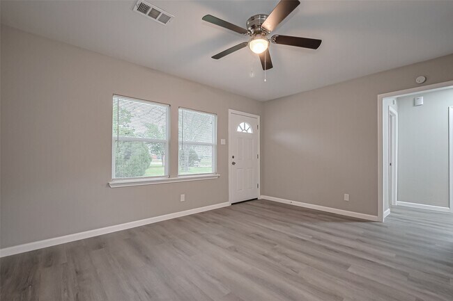 Foto del edificio - 1739 W 5th St
